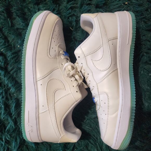 Nike Air Force 1 Low UV Reactive Color Change Shoes White Blue Glow Sole Size 11 - Picture 1 of 8